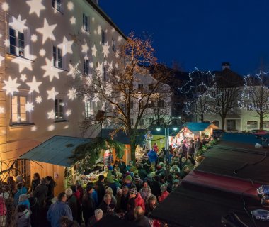 Beleuchtung Weihnachtsmarkt | © Rolf Marke
